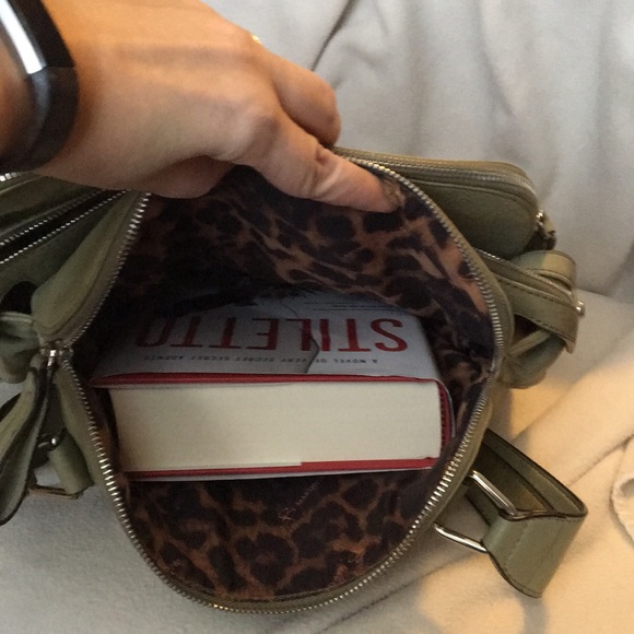 B Makowsky sage hobo purse - Picture 4 of 6